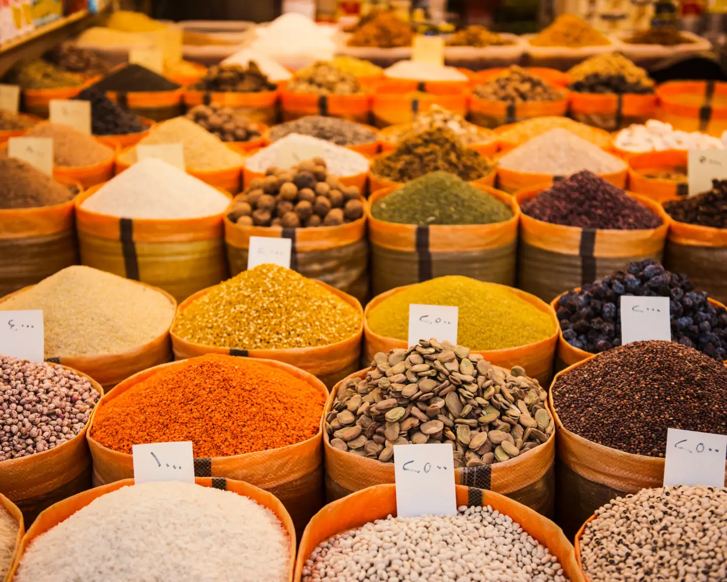 Gewürze auf einem Markt in Sulaimaniyah